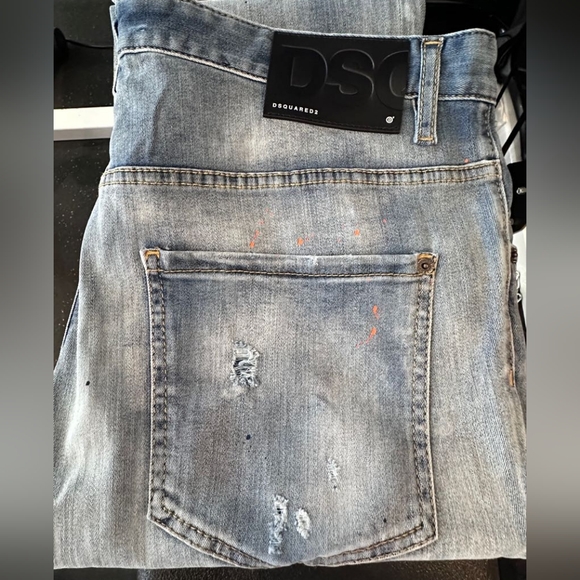🇨🇦 NWOT DSQUARED2 🇨🇦 Skater Jeans with Rough Hems - Fits 40” Waist - Picture 1 of 4